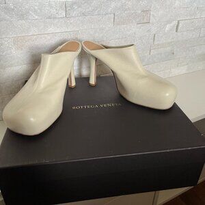 Bottega Veneta Beige Lambskin Leather ‘BV Bold’ Mule Heels